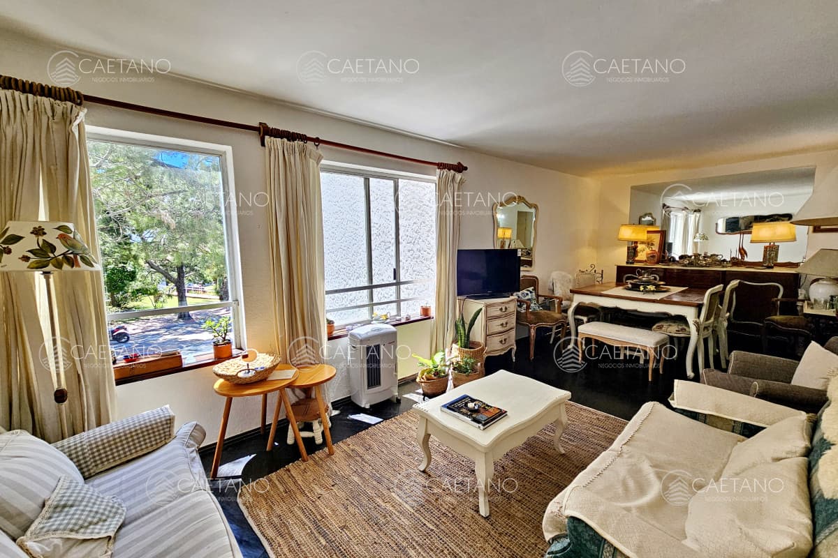 En venta apartamento 1 dormitorio con cochera en el puerto de Punta del Este