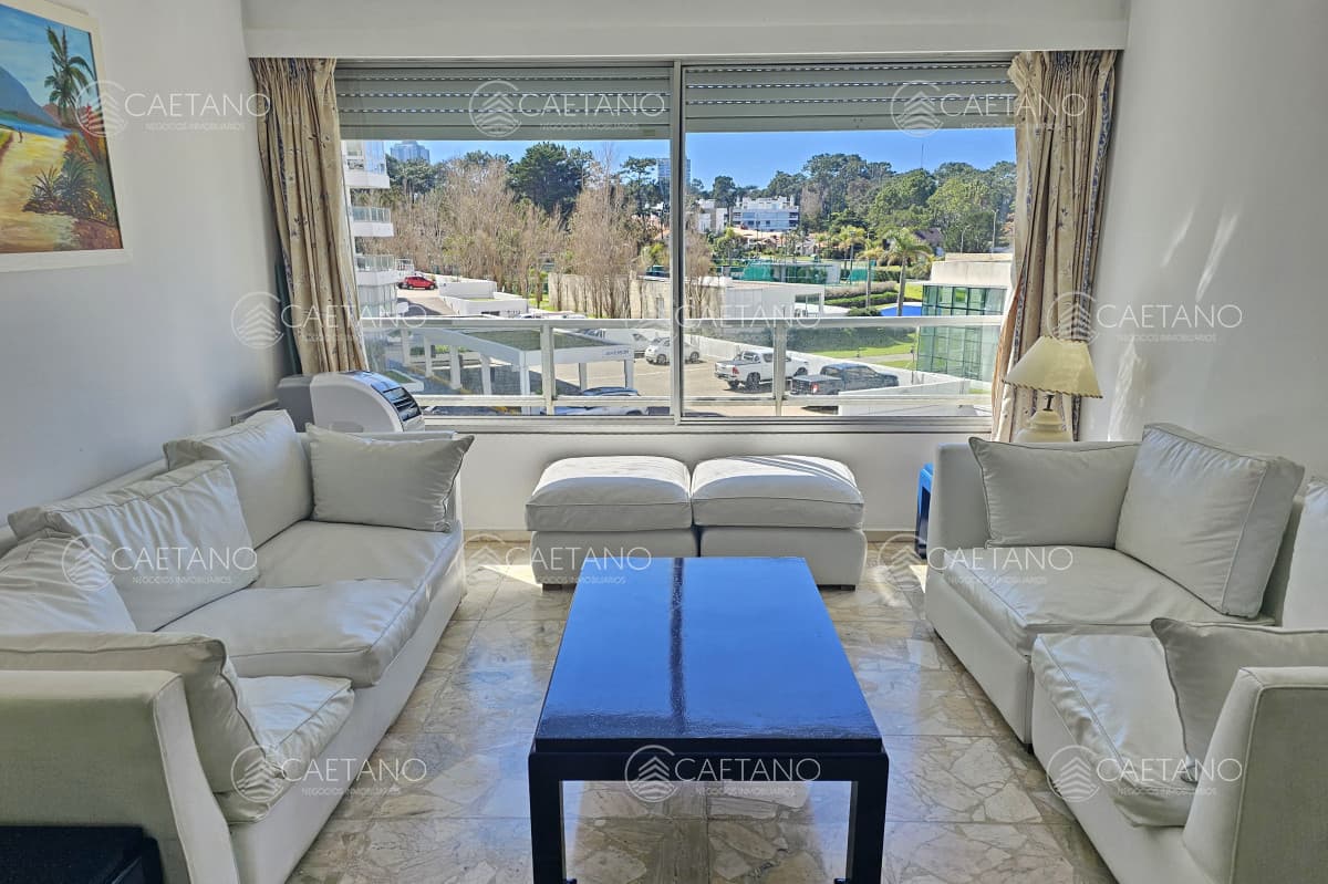 Se alquila apartamento de 2 y 1/2 dormitorios en playa mansa, Punta del Este. — foto 2
