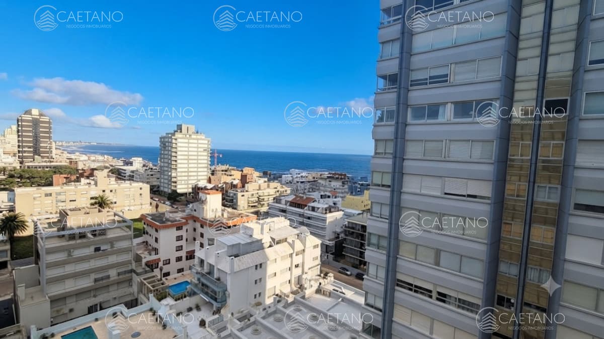 En venta apartamento 2 dormitorios con vista al mar y puerto, Peninsula, Punta del Este — foto 2