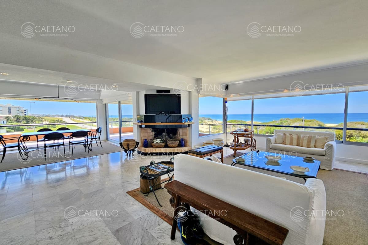 APARTAMENTO CON 3 DORMITORIOS Y SERVICIO, PARRILLERO PROPIO, JACUZZI, VISTA AL MAR, RINCÓN DEL INDIO, PUNTA DEL ESTE