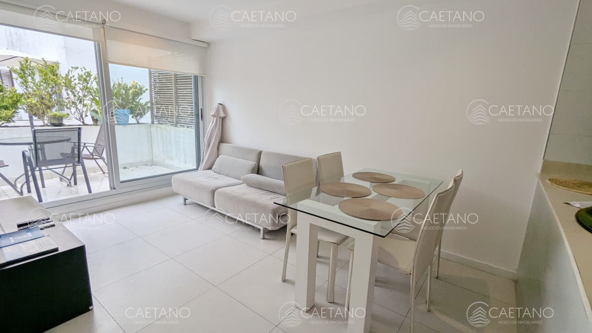 En venta apartamento 1 dormitorio con piscina en Peninsula, Punta del Este