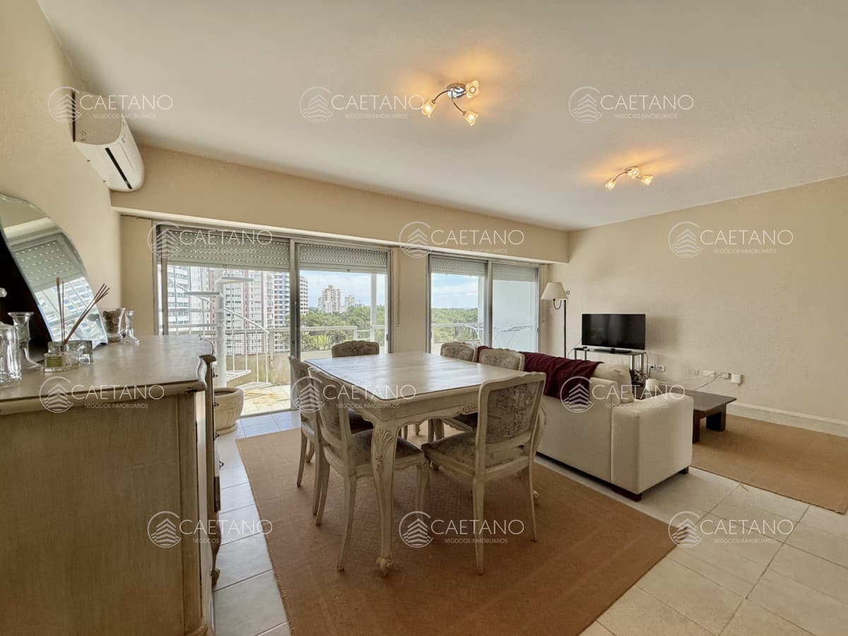 Venta- alquiler pent-house 2 dormitorios con parrillero Zona Roosevelt — foto 3