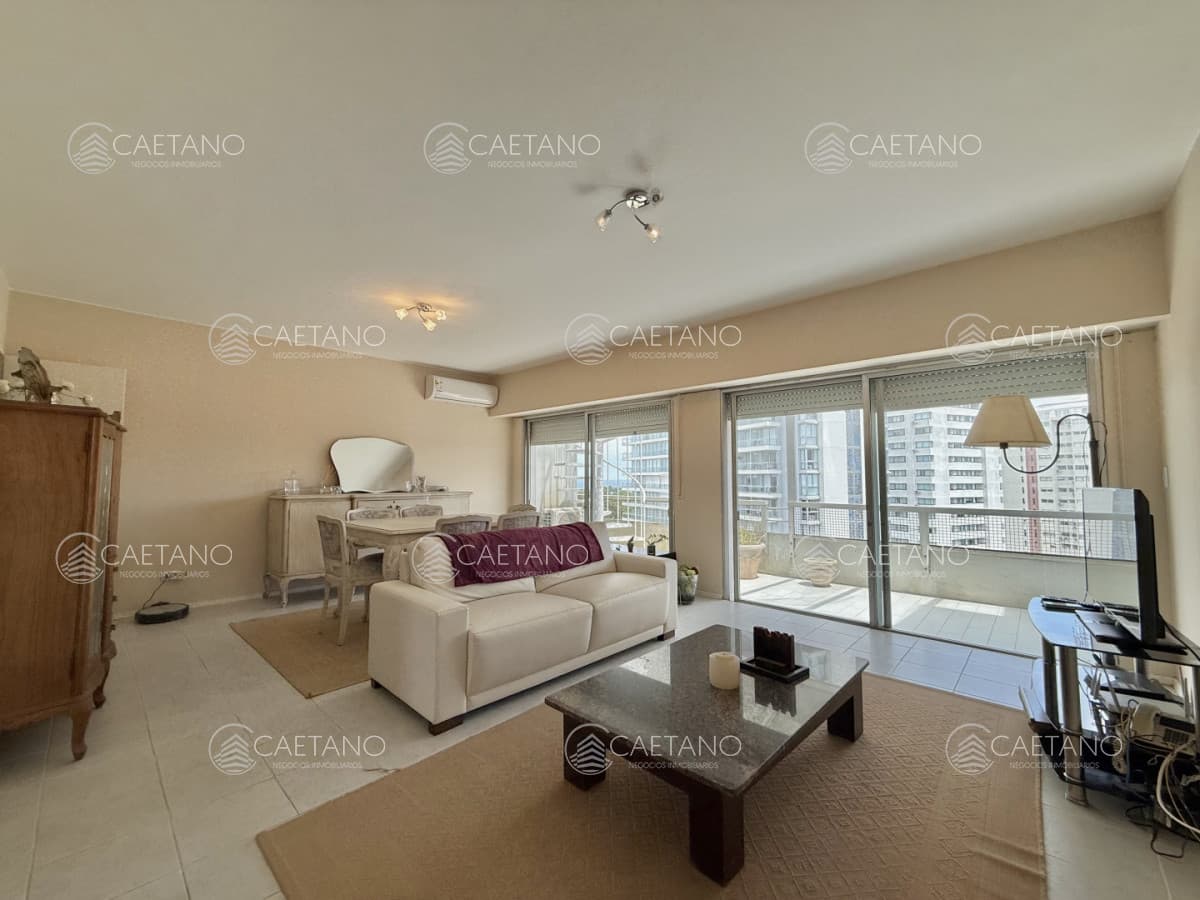 Venta- alquiler pent-house 2 dormitorios con parrillero Zona Roosevelt