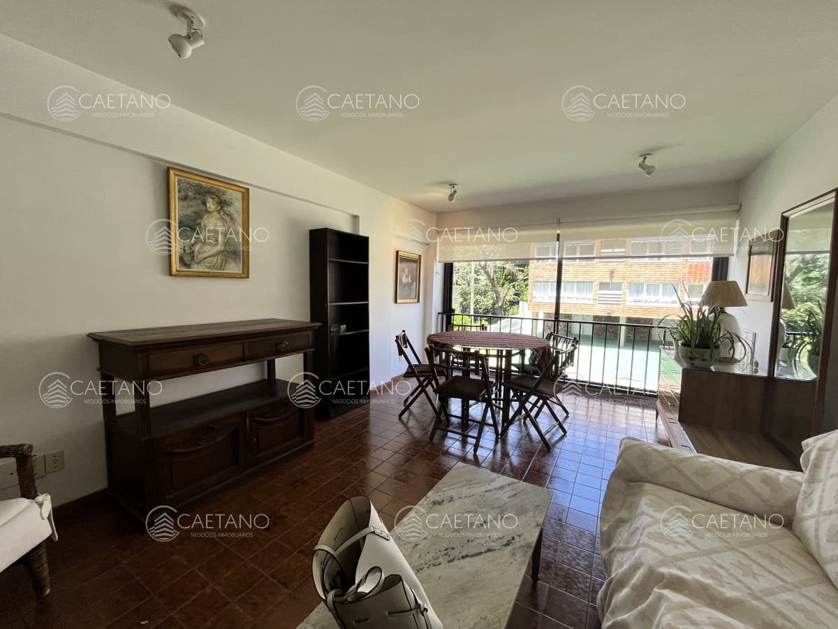Apartamento en venta en el edificio Costanera 12 playa mansa