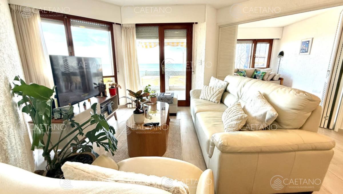 Venta de apartamento primera línea playa mansa — foto 2