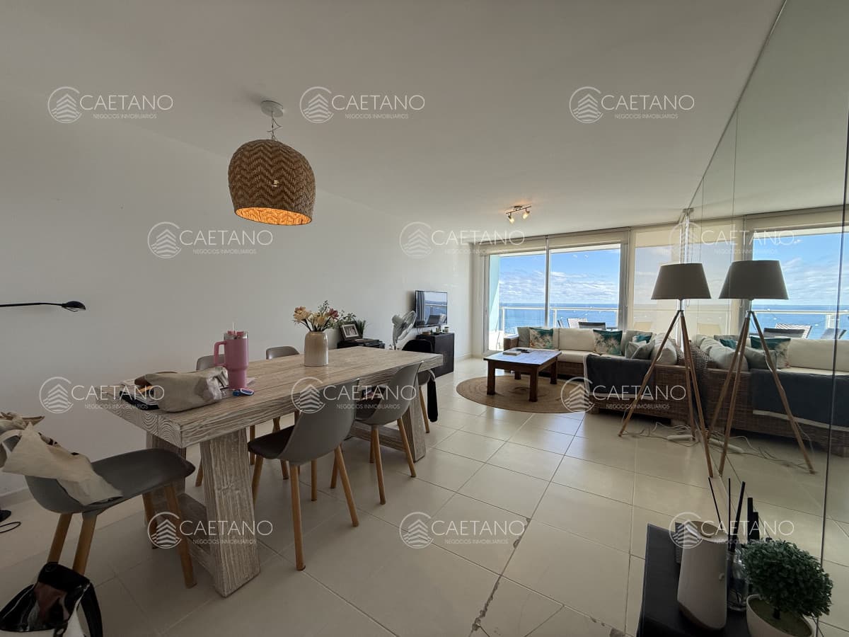 Apartamento en venta 2 dormitorios Playa Mansa, Punta del Este.