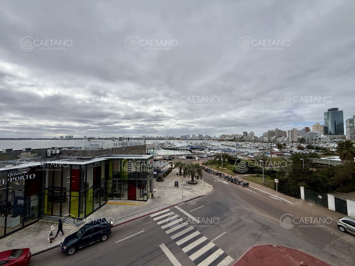 Apartamento en venta en Edificio Dársena frente al puerto de Punta del este