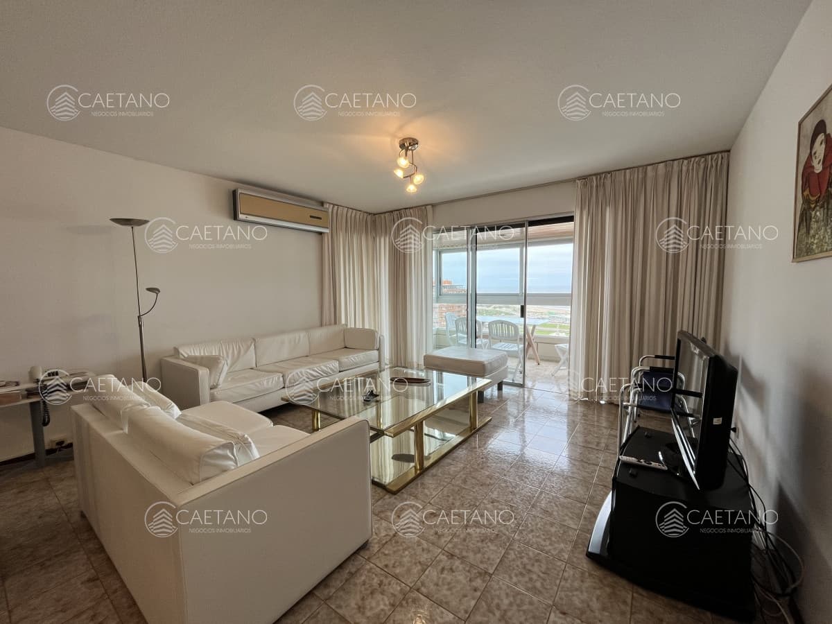 Venta apartamento 3 dormitorios. Playa mansa, Punta del Este. — foto 2