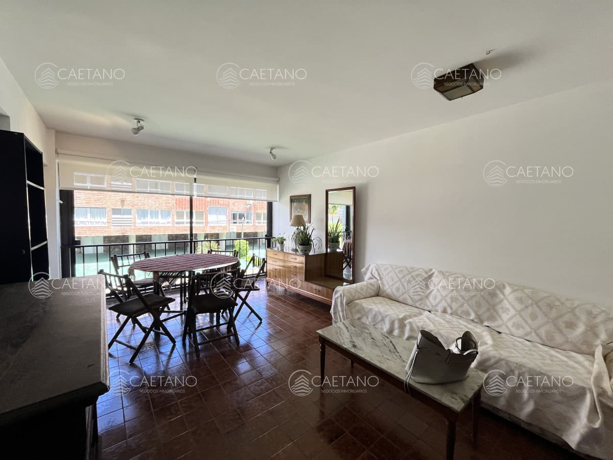 Apartamento en venta en el edificio Costanera 12 playa mansa — foto 2