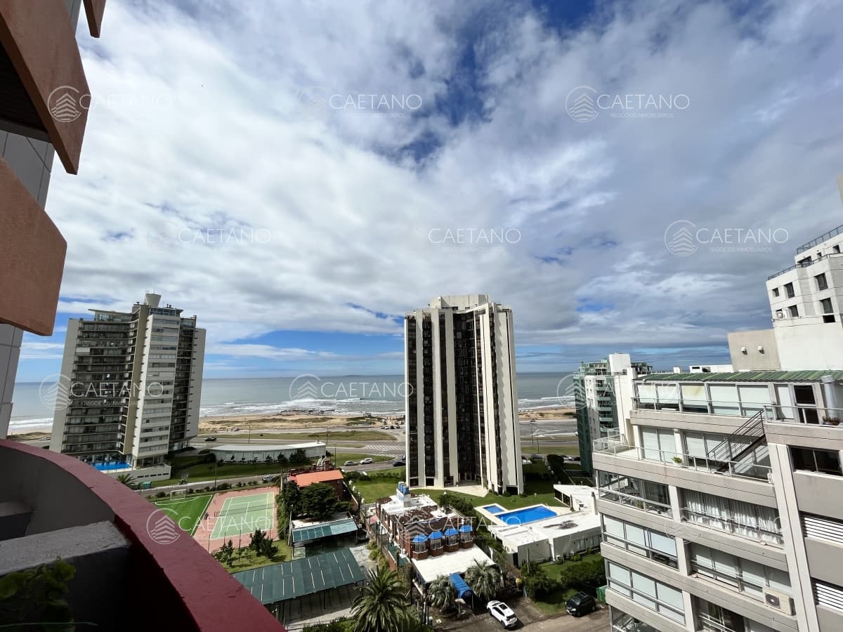 Venta apartamento 2 dormitorios. Aidy Grill. Punta del Este.