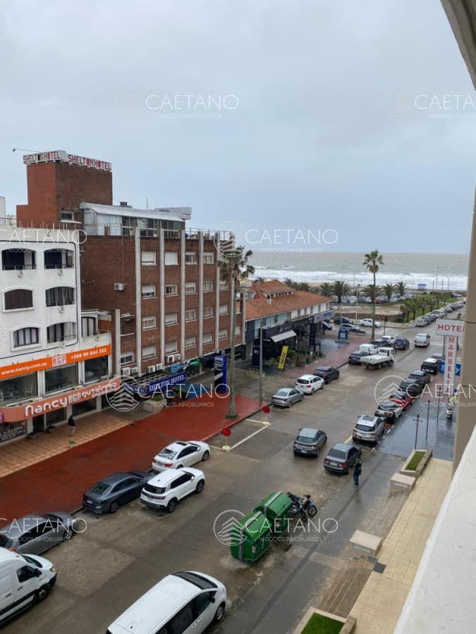 EN PLENO CENTRO IMPECABLE