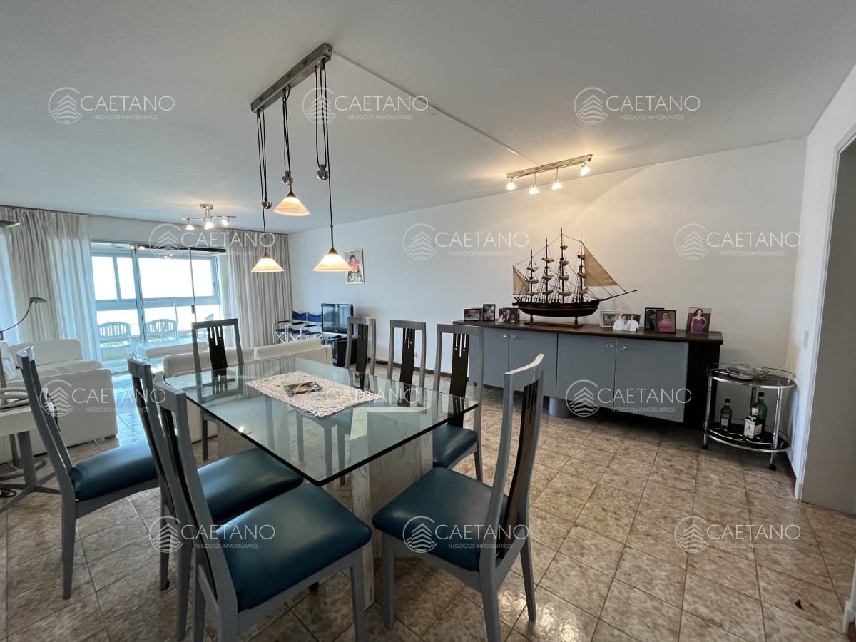 Venta apartamento 3 dormitorios. Playa mansa, Punta del Este.