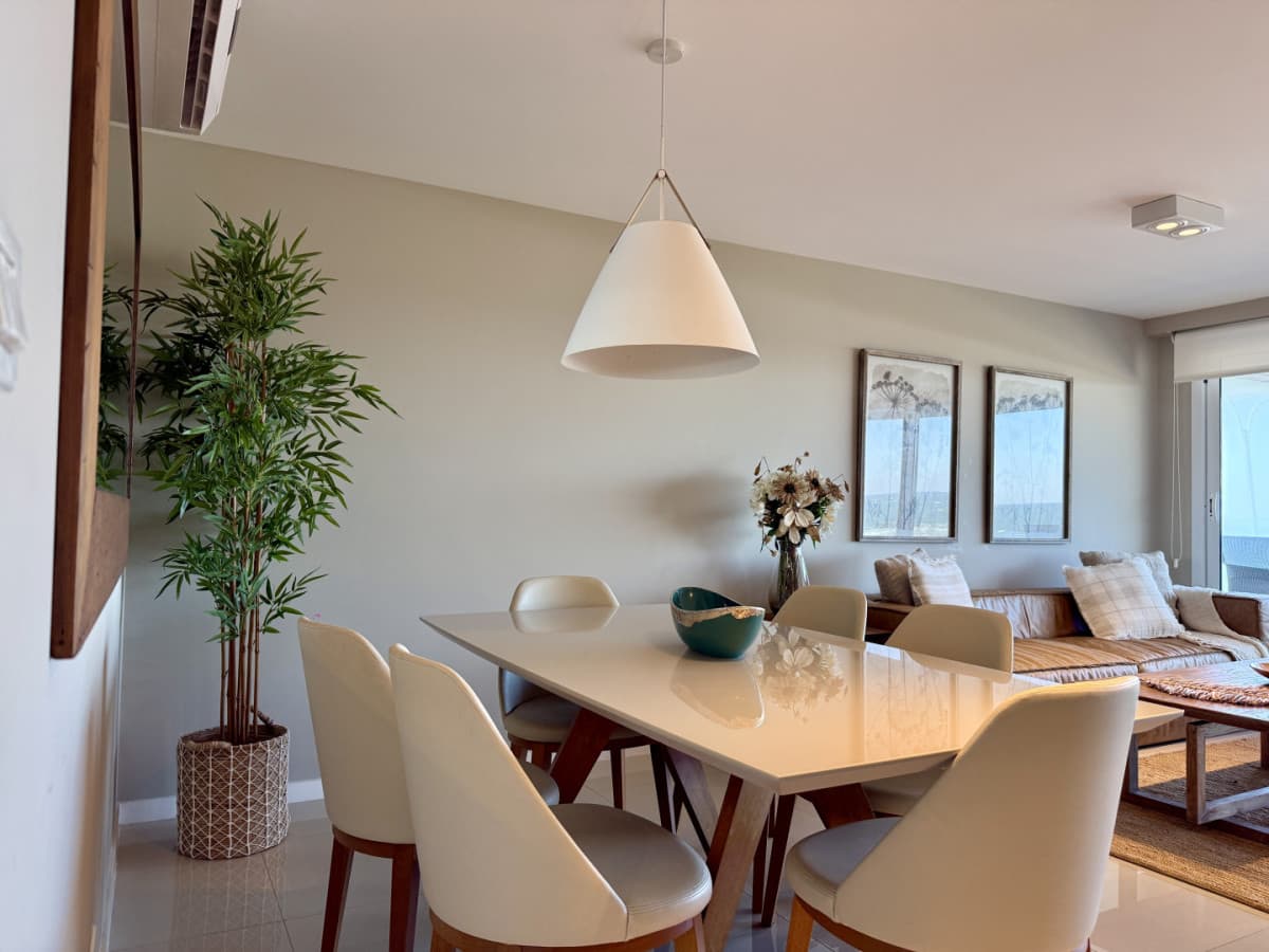 Apartamento en Venta en Edificio HORIZONTE  Primera línea sobre Playa Mansa, Parada 20