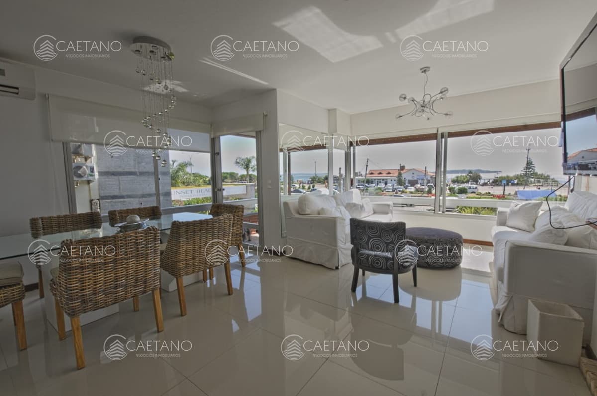 Apartamento en Playa Mansa alquiler anual