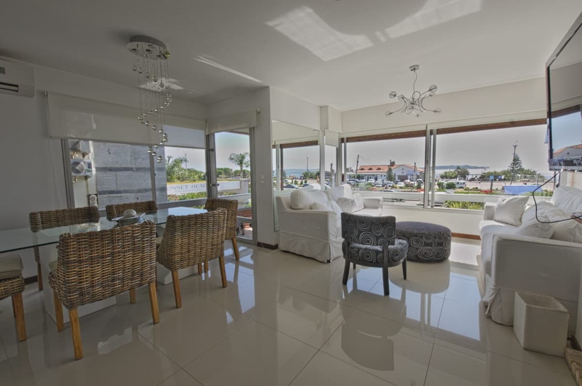 Apartamento en Playa Mansa alquiler anual