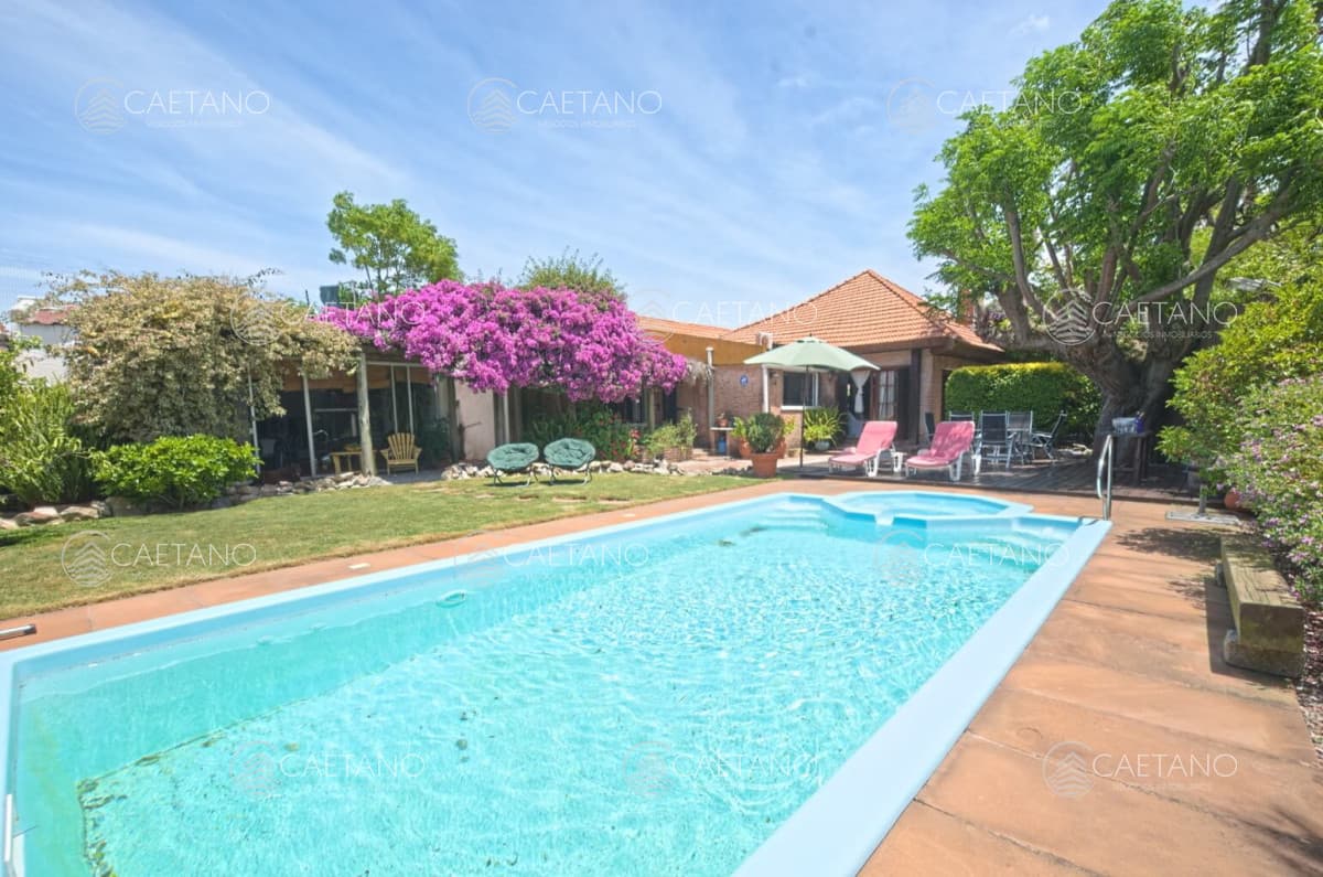 Casa con piscina climatizada