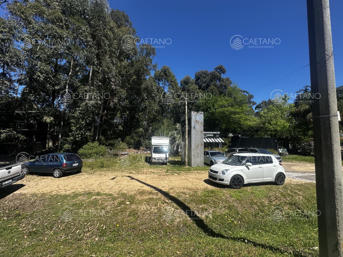 Venta terreno comercial en Solanas