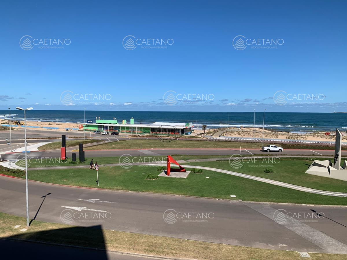 Apto.  en Primera Fila frente al Mar!! — foto 3