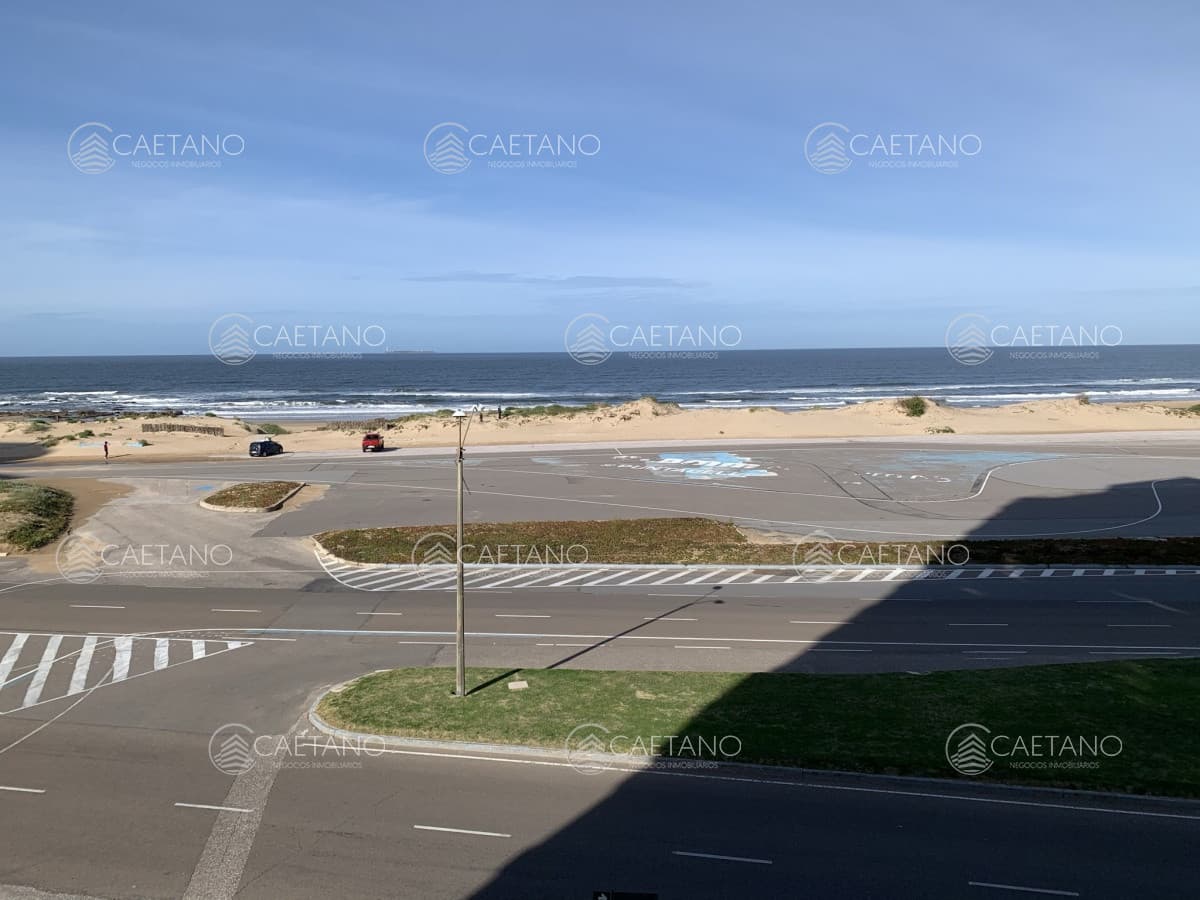 Apto.  en Primera Fila frente al Mar!! — foto 3