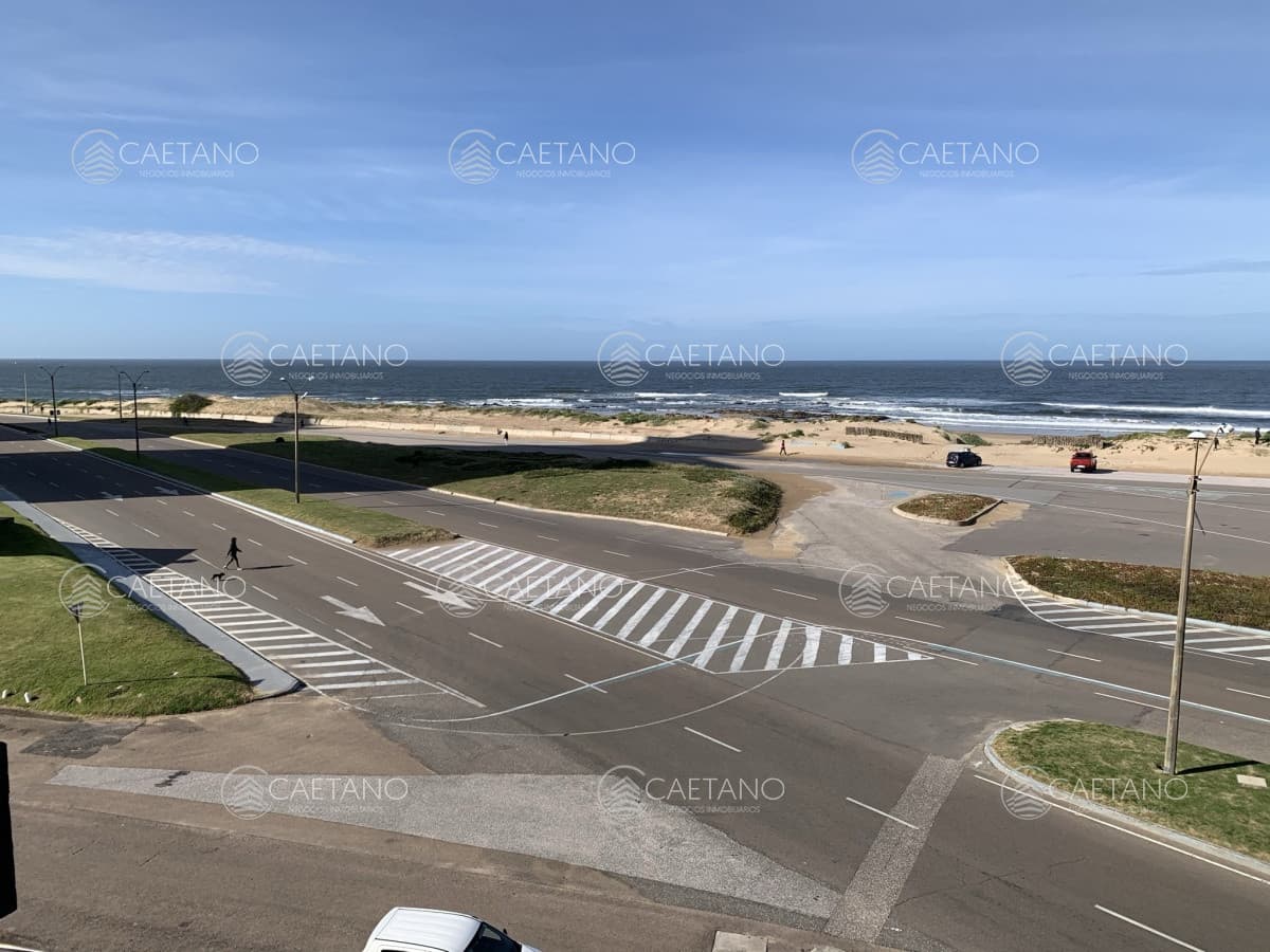 Apto.  en Primera Fila frente al Mar!! — foto 2
