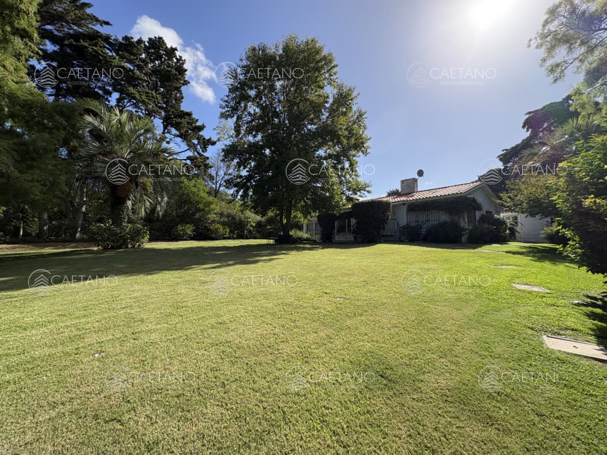 Casa muy luminosa en la exclusiva zona del Golf de San Rafael
