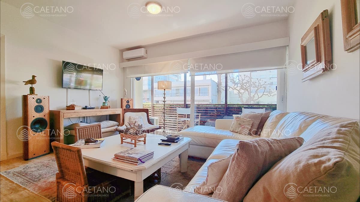 Apartamento moderno en Peninsula, 3 dormitorios, parrillero, garage doble. Planta Baja. — foto 2