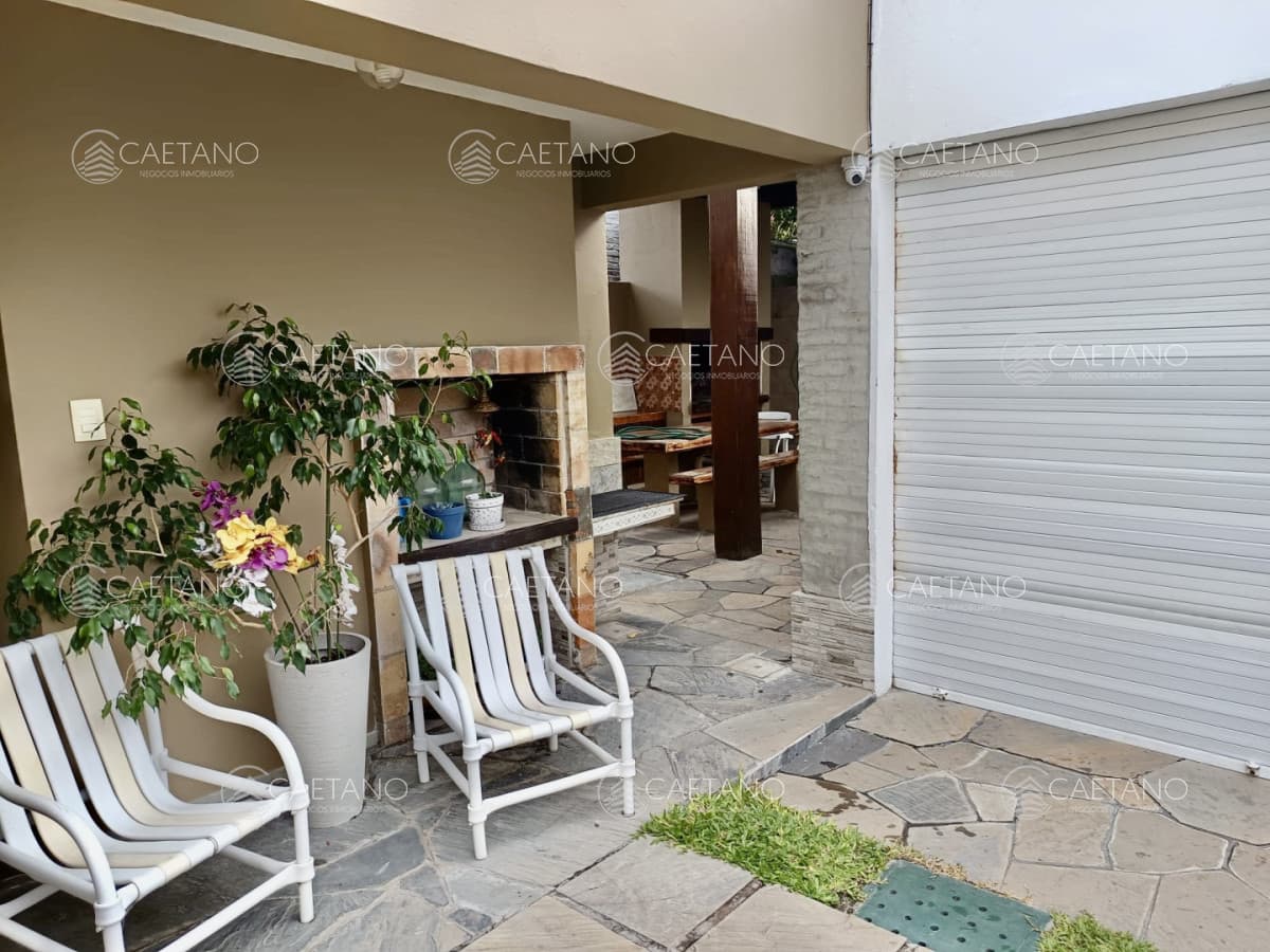 Venta casa de 3 dormitorios + habitación de huéspedes a solo 20 metros del mar en playa mansa! — foto 3