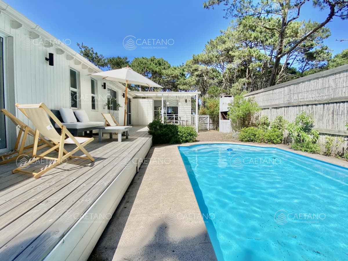 Se vende muy linda Casa 2 dormitorios + habitación de huéspedes  Frente al mar en el barrio privado San Vicente - José Ignacio — foto 2