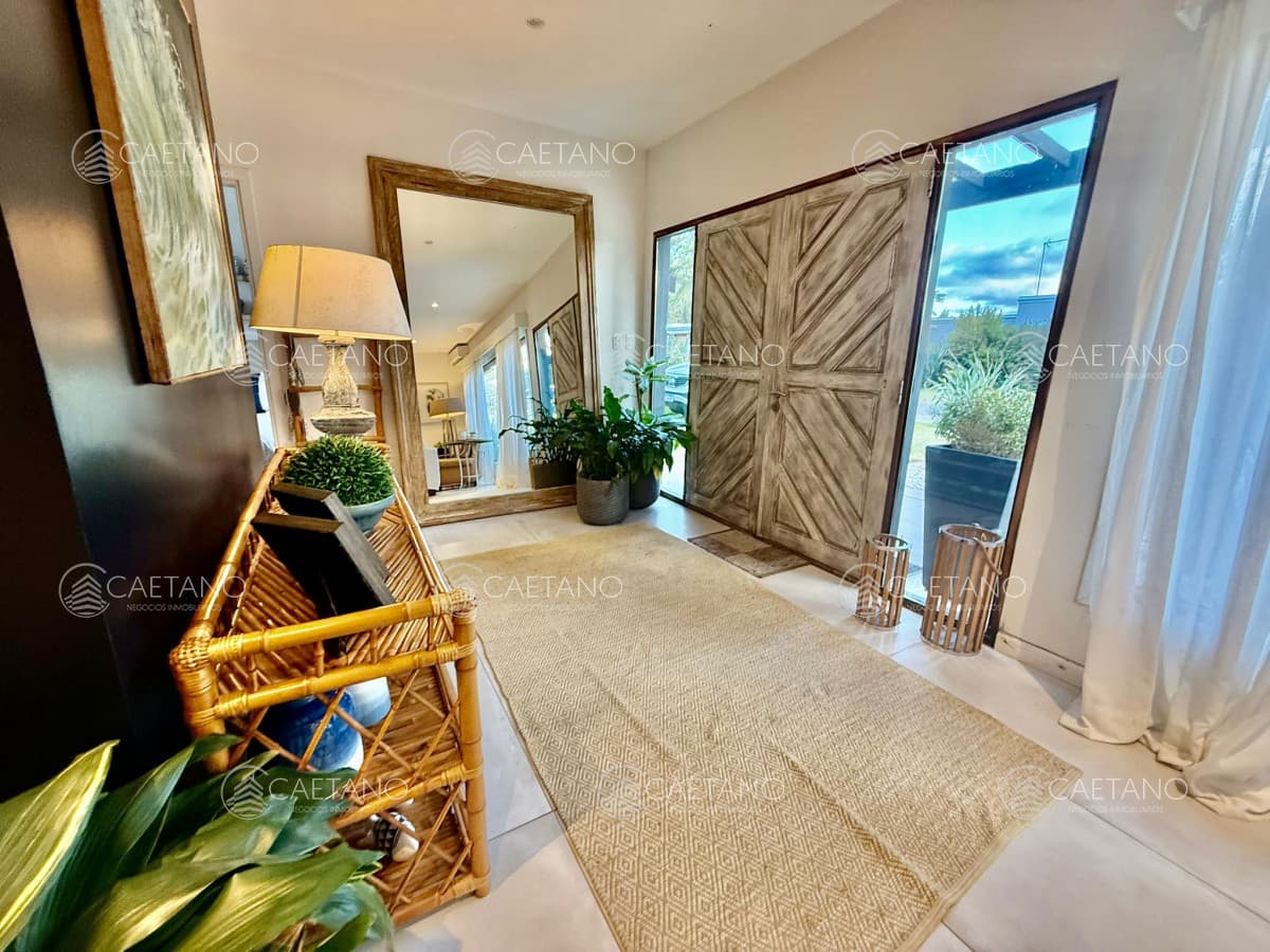 Casa moderna en Barrio Privado, 4 dormitorios, piscina climatizada — foto 2