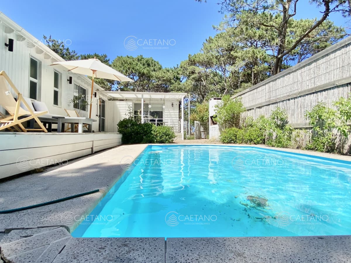Se vende muy linda Casa 2 dormitorios + habitación de huéspedes  Frente al mar en el barrio privado San Vicente - José Ignacio — foto 3