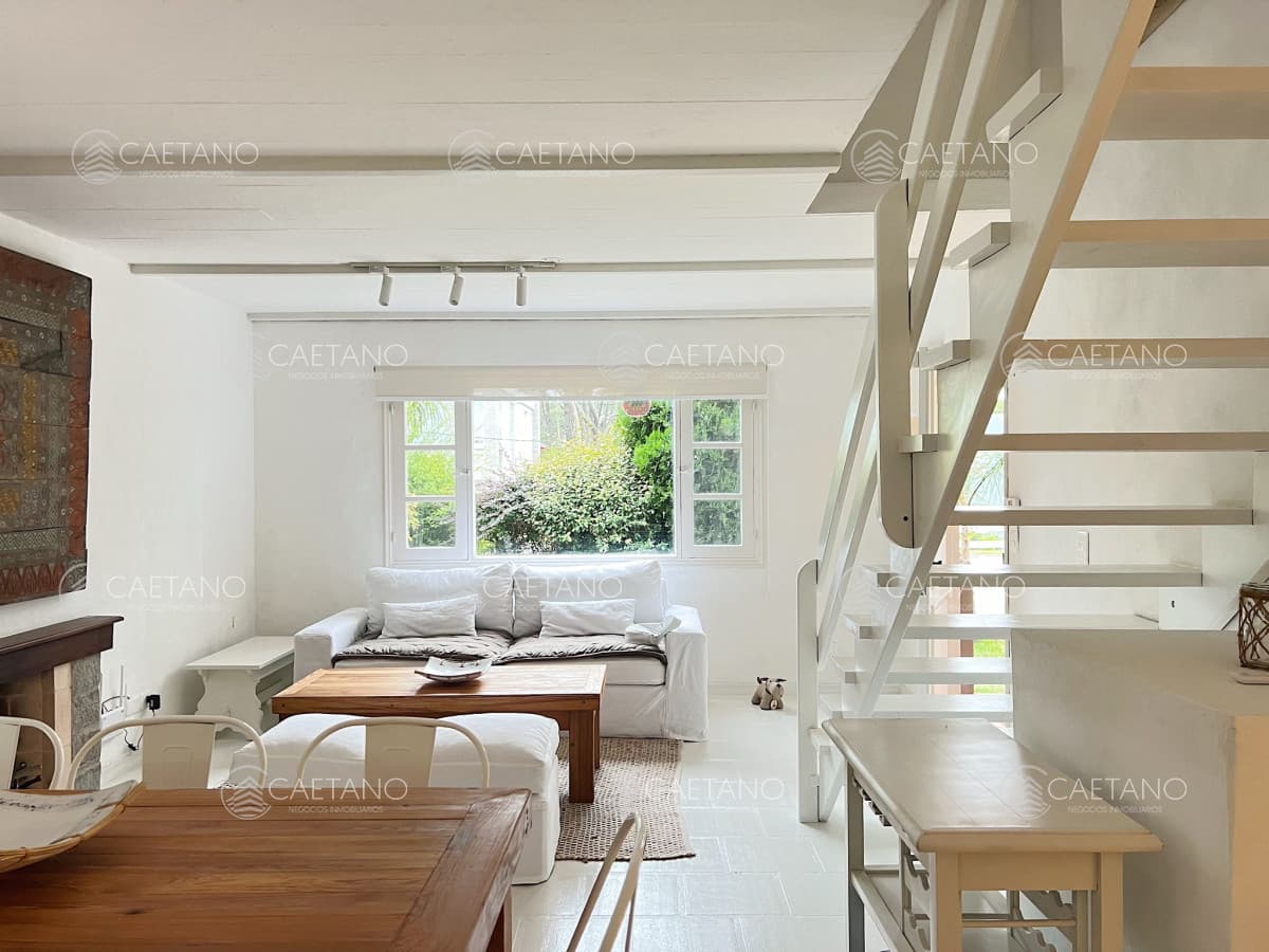 Casa alquiler en Montoya, 6 ambientes.