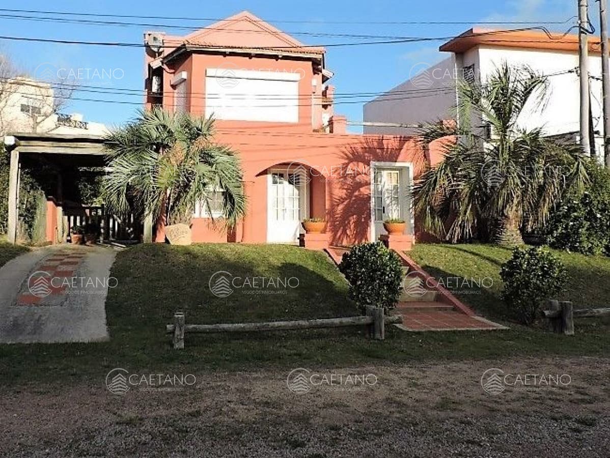 Casa en alquiler en plena Barra, 3 dormitorios mas dependencia de servicio-
