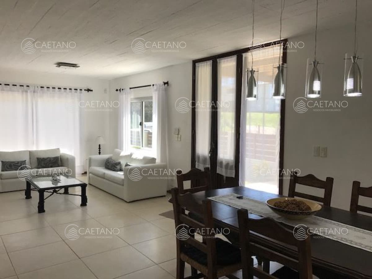 Casa en Montoya de  4 dormitorios en alquiler. — foto 2
