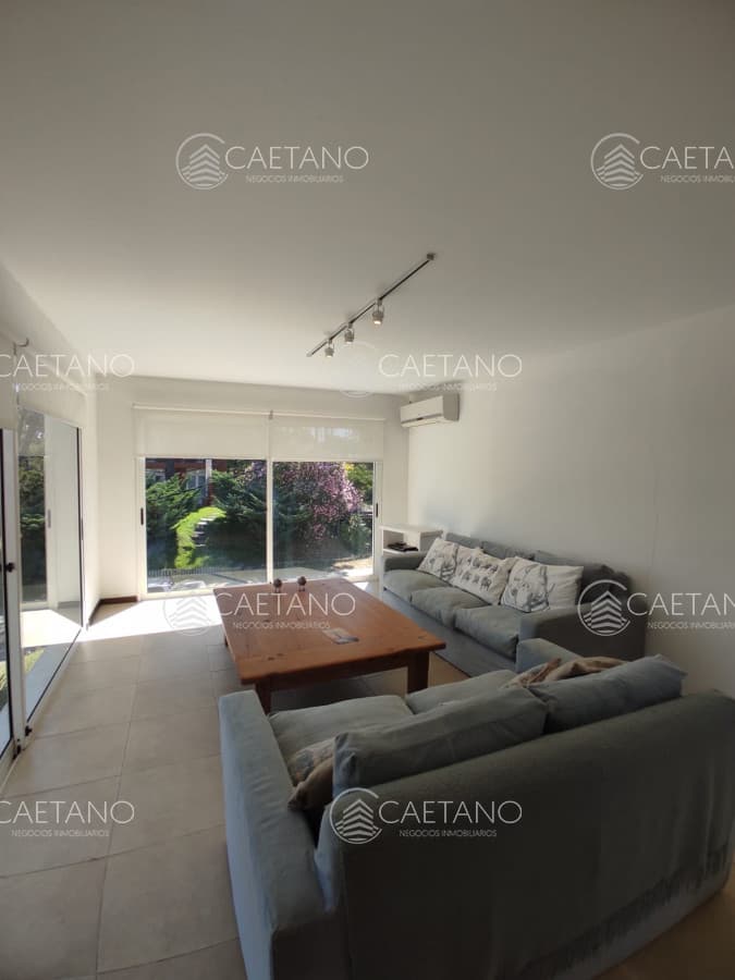 Muy buena casa en alquiler a pasitos del agua en Montoya, 5 dormitorios . — foto 2