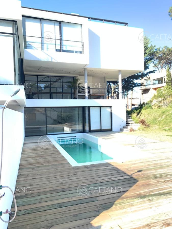 Casa en Montoya, 4 Dormitorios y 4 Baños, Parrillero y Piscina — foto 3