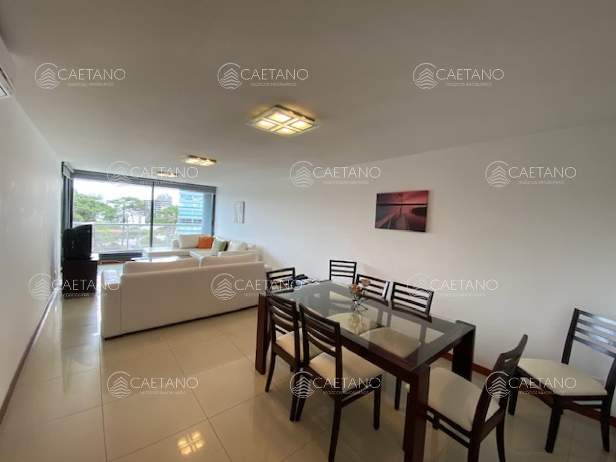 Exclusivo apartamento en Playa Brava - Alquiler
