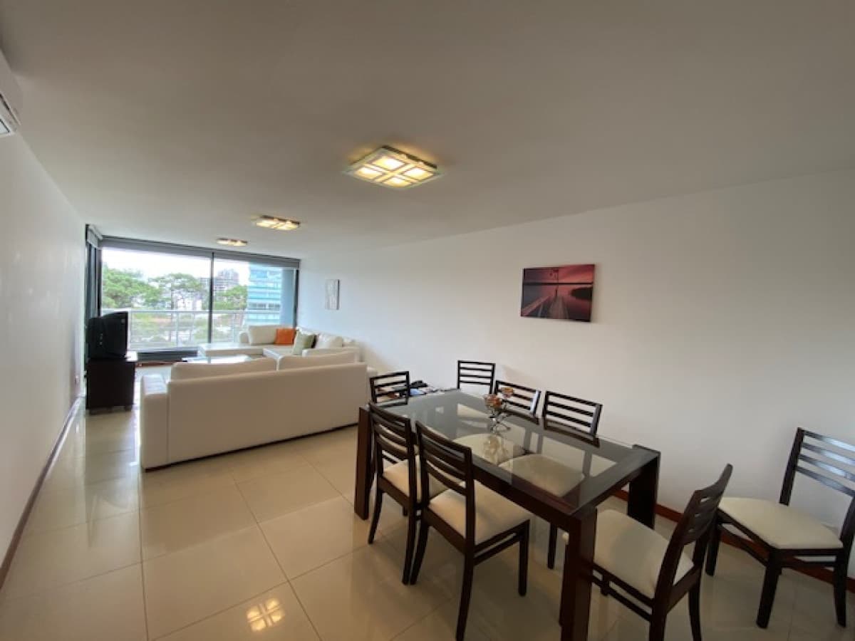 Exclusivo apartamento en Playa Brava - Alquiler