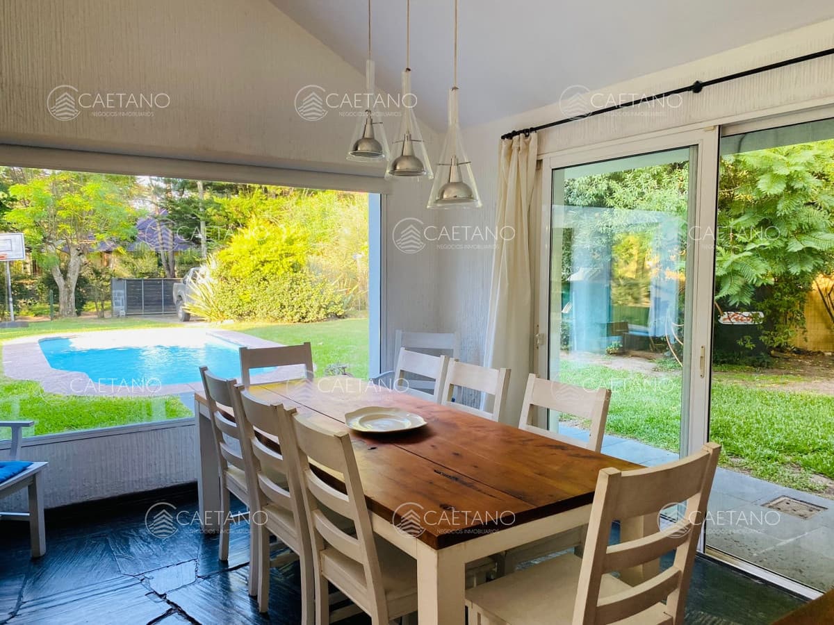 CASA DE 3 DORMITORIOS EN JARDINES DE CORDOBA PUNTA DEL ESTE — foto 3