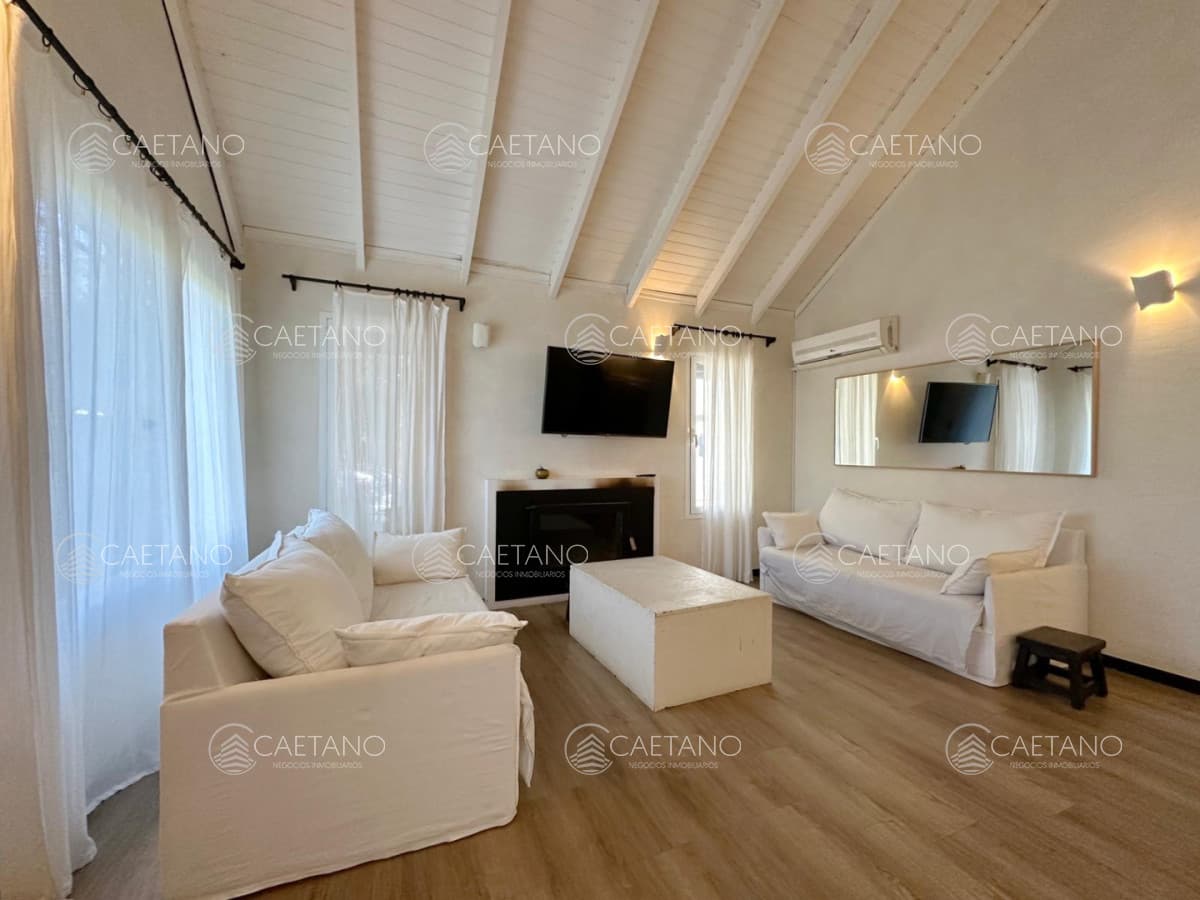 Casa En Venta De 5 Dormitorios + Dependencia de servicio En Rincon Del Indio, Punta Del Este — foto 2
