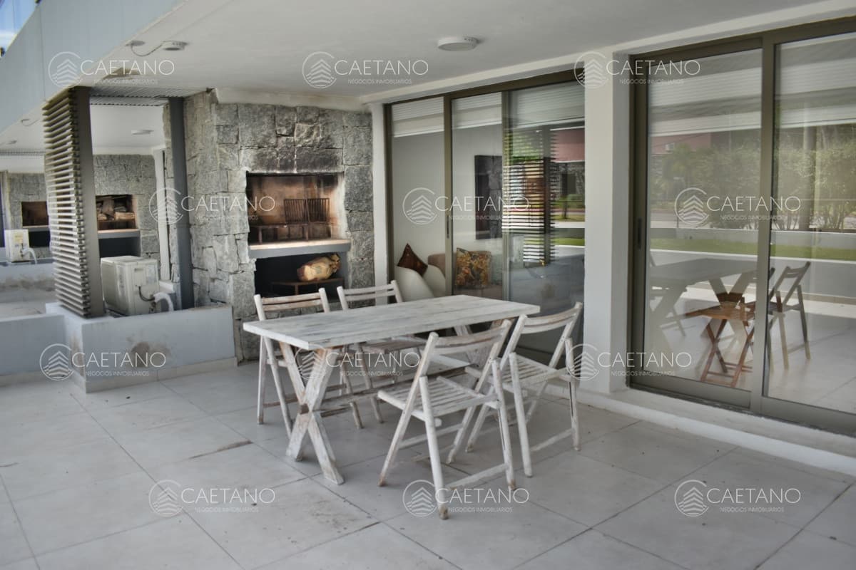Terraza con parrillero y servicios — foto 2