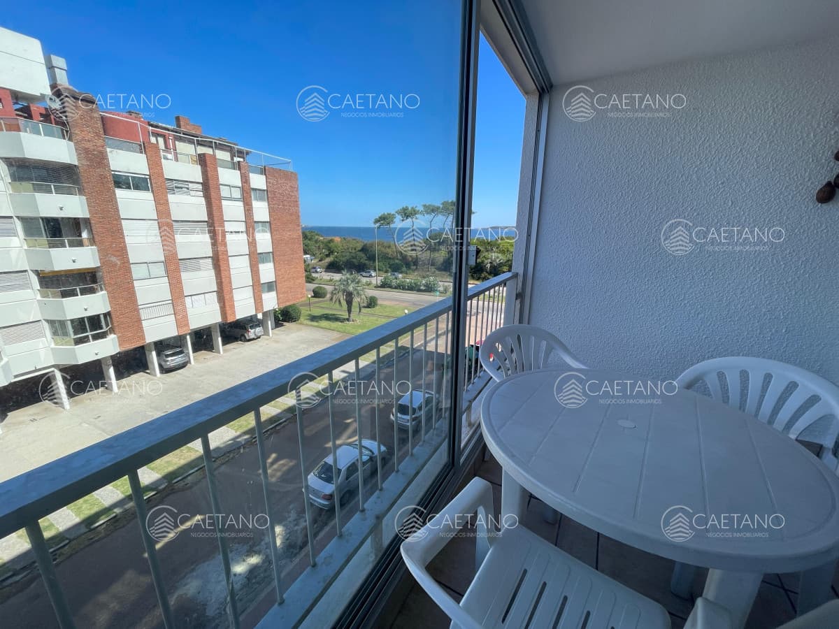 Apartamento de 3 dormitorios en venta playa Mansa, Punta del Este