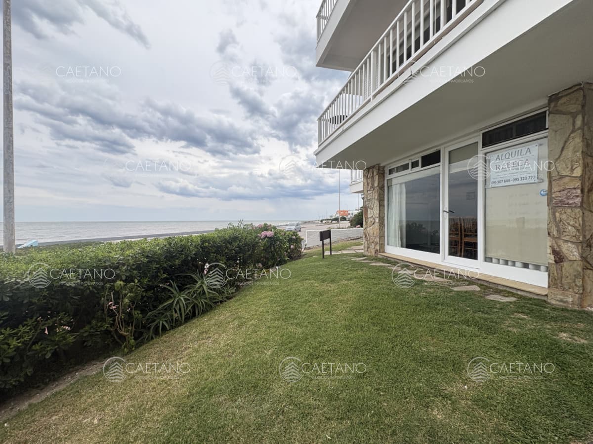 Apartamento en venta frente al Mar Punta del Este 2 dormitorios