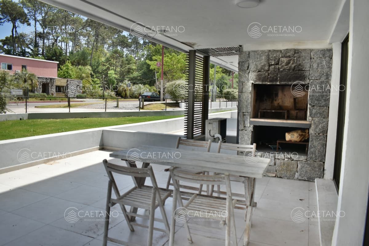 Terraza con parrillero y servicios — foto 3