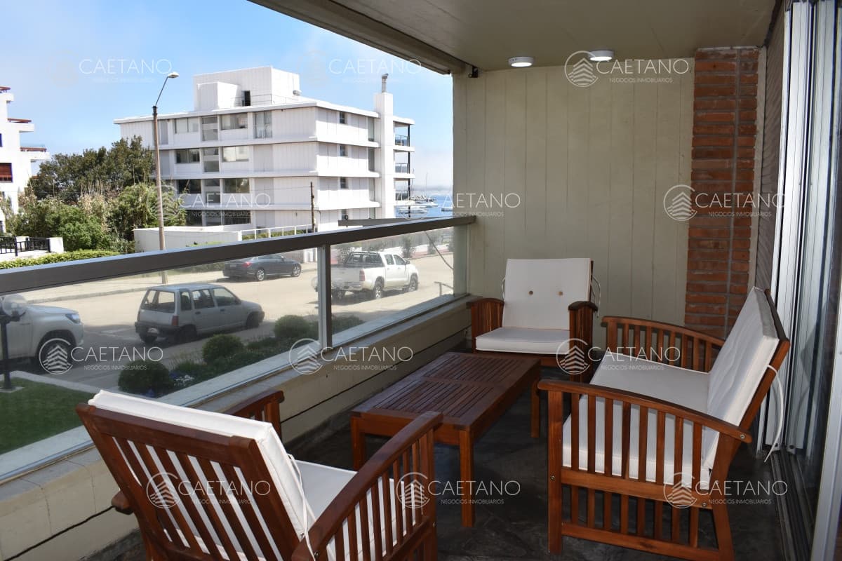 A metros del Puerto como una casa con la seguridad de un apto. — foto 3