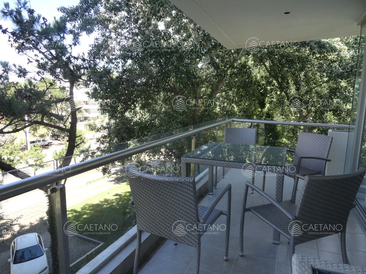 Amplia terraza, aire acondicionado en todos los ambientes — foto 2