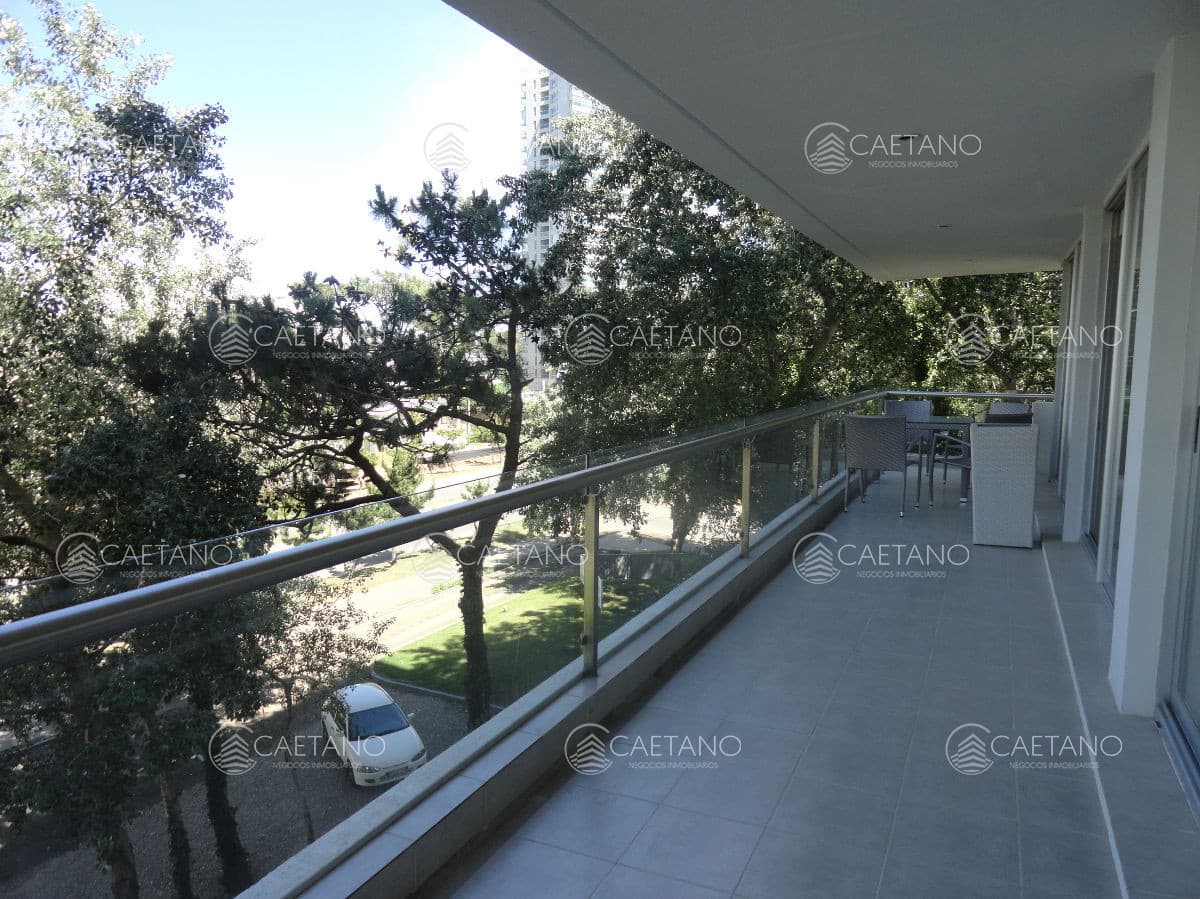 Amplia terraza, aire acondicionado en todos los ambientes — foto 3
