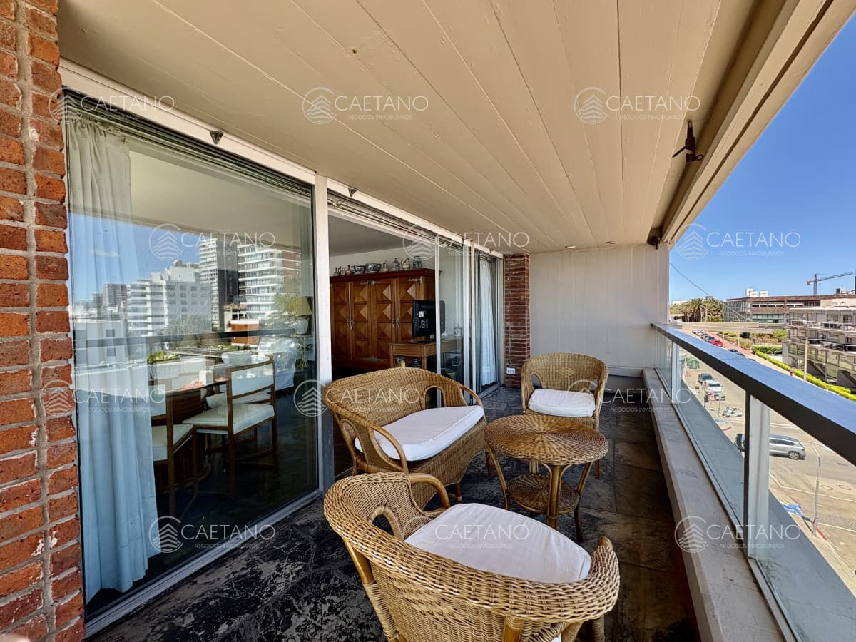Puerto, linda vista, buena terraza abarca todo el frente del apartamento — foto 3