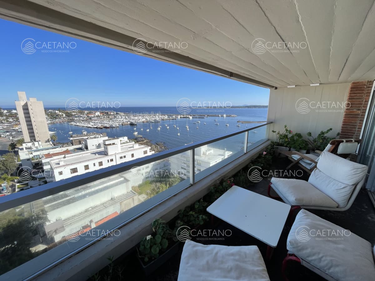 Excelente vista al Puerto, piso alto, esquinero