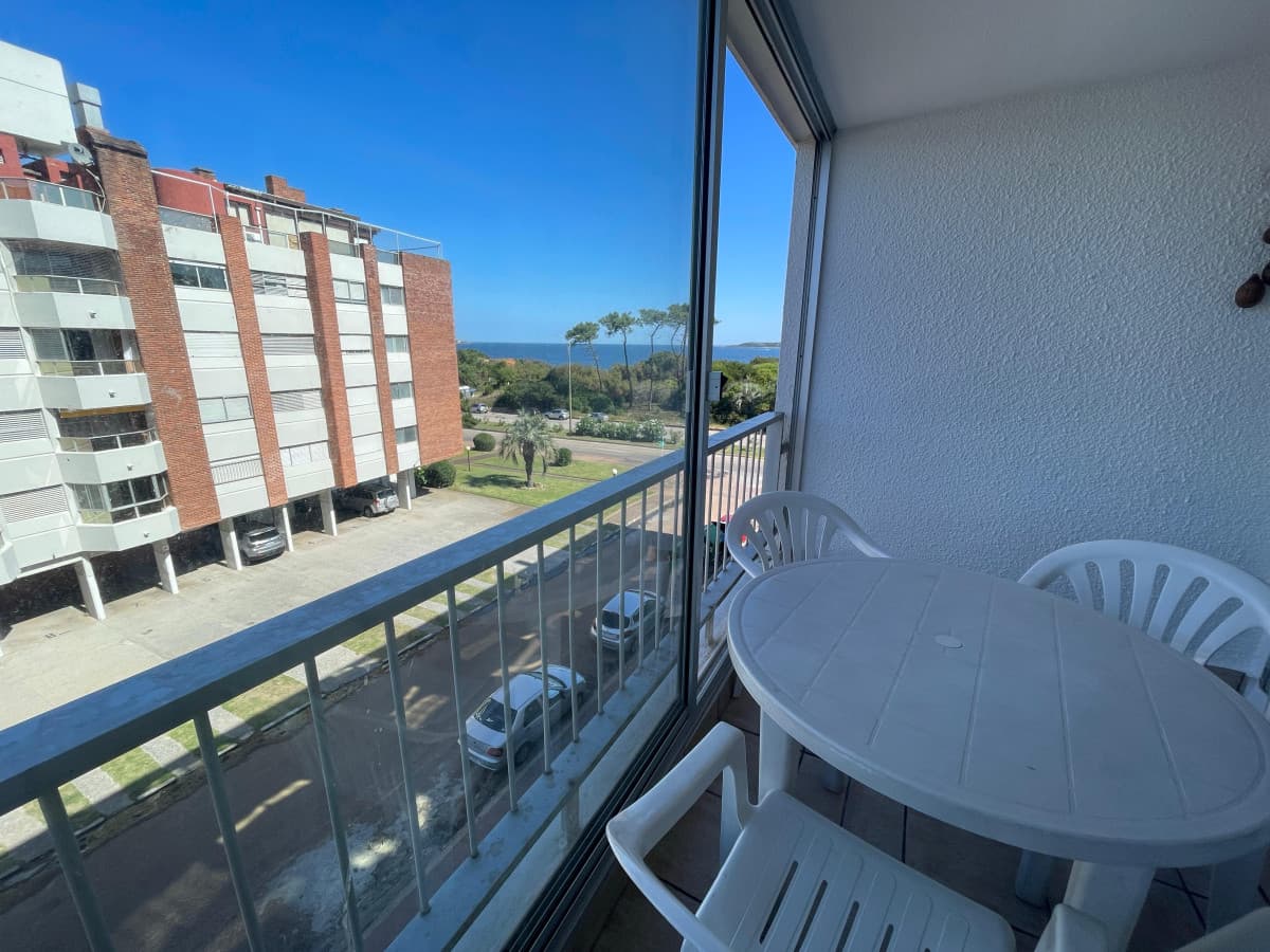 Apartamento de 3 dormitorios en venta playa Mansa, Punta del Este