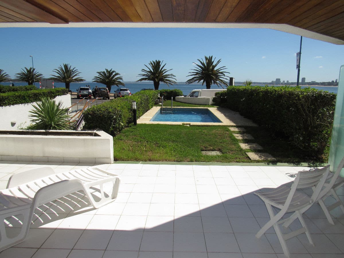 Terraza con piscina exclusiva